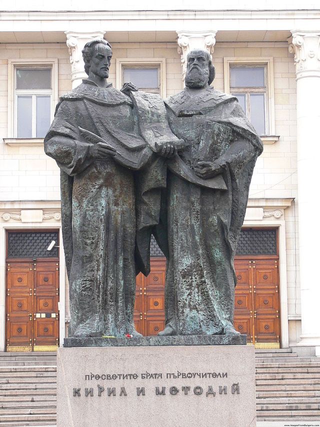 800px-Cyril_and_Methodius_monument_Sofia