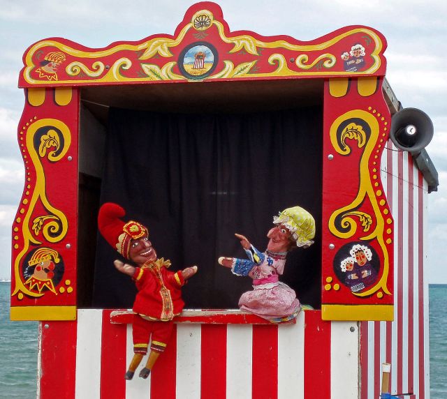1200px-Swanage_Punch_&amp;_Judy
