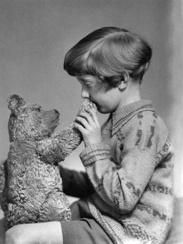 The-real-Winnie-the-Pooh-and-Christopher-Robin-ca-1927