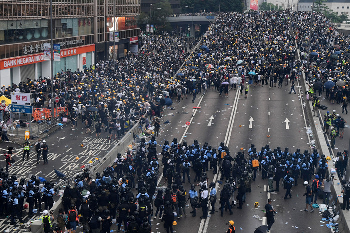 hong-kong-protests-03.w700.h467