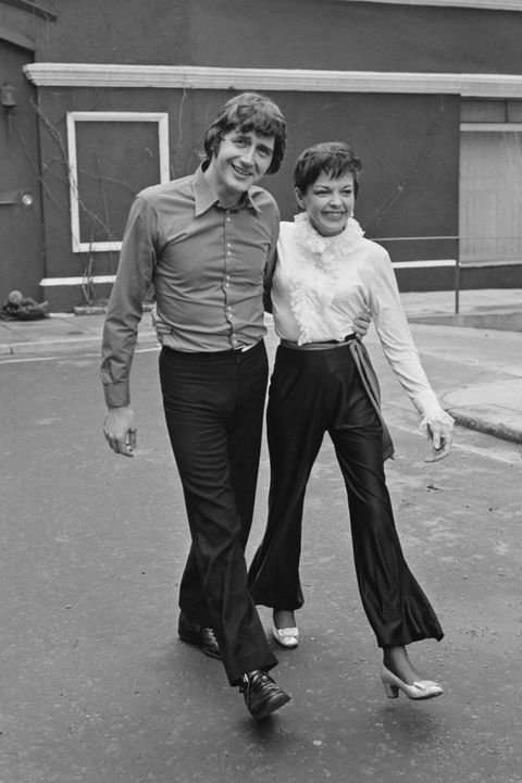 american-actress-and-singer-judy-garland-walks-with-her-5th-news-photo-1569615420