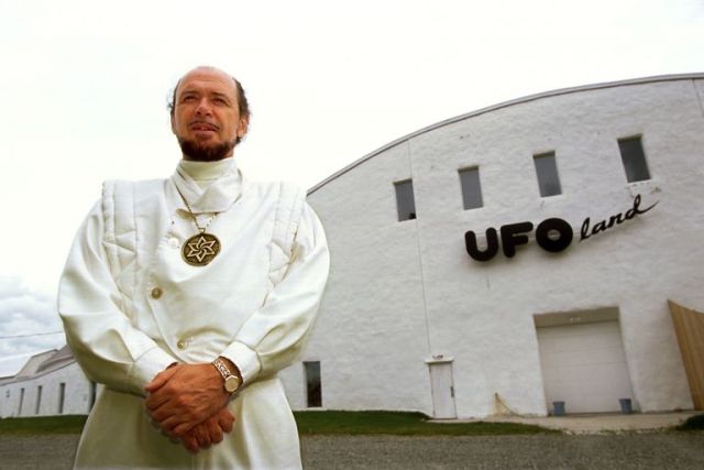 claude-vorilhon-s-religious-sect--the-raelians--claims-to-have-cloned-a-human-524478340-5b65f91ac9e77c007b76ed3a