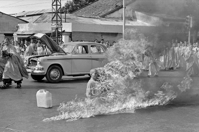 1280px-Thích_Quảng_Đức_self-immolation