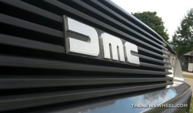 Delorean-grille-emblem-logo-DMC-760x444